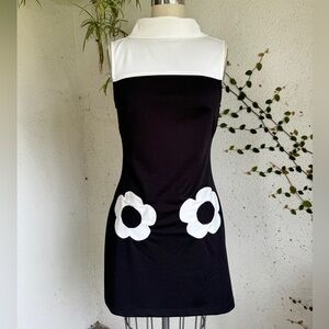 Unique Vintage 70s flower dress